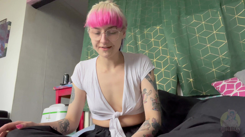 Alice Bean: Gratis min kropp luktar fetisch