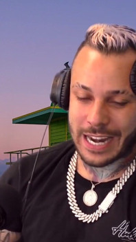 1threesomes ? Pffft, DJ Nano nous dit pourquoi les cinq sont vraiment là où il est !