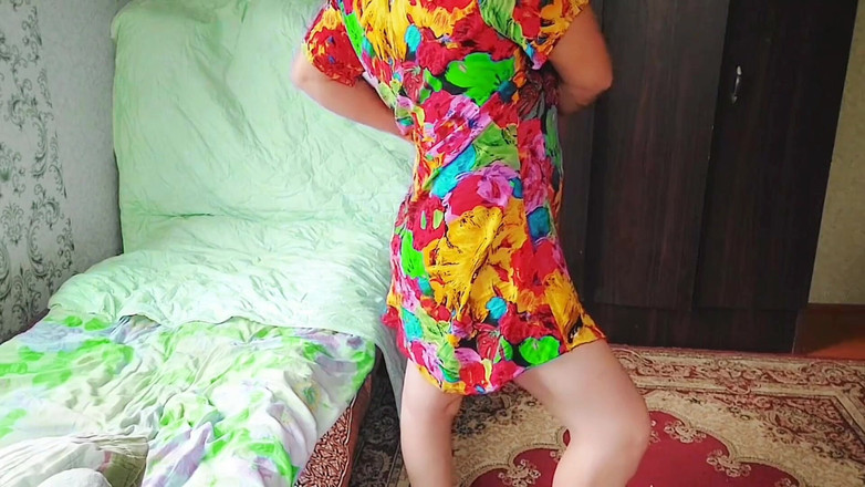 Kitty_Cross: Femboy sexy se dezbracă încet în timp ce se uită la tine