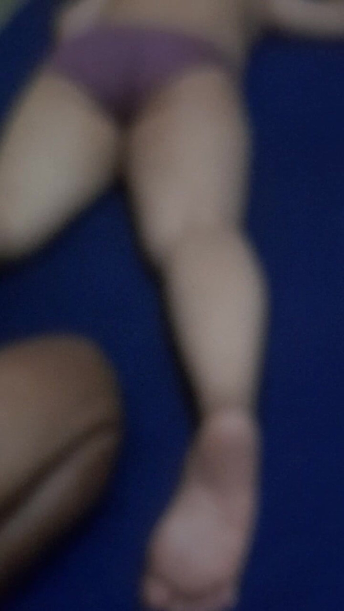 Angelina Pop: Semasa mengurut pantat makcik saya memasukkan zakar saya ke dalam...