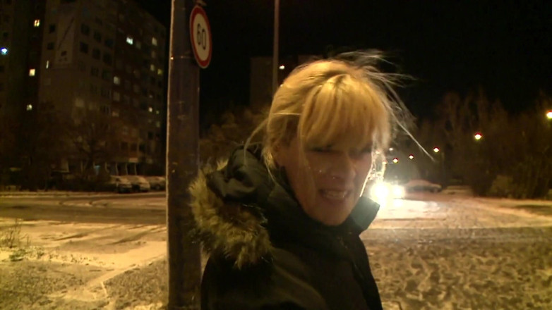 MMV Deutschland Porno: Sexy rubia cachonda chupa su polla al aire libre en...