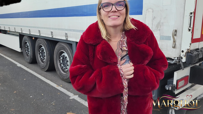 Sexymarghot: Exhib停车场：Routier发现我，就在他卡车驾驶室里像个婊子一样操我