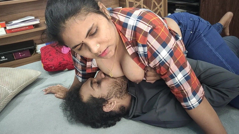 Vaishnavysharunraj: Mallu par heta bröst suger romantik, indiska par bröst suger,...