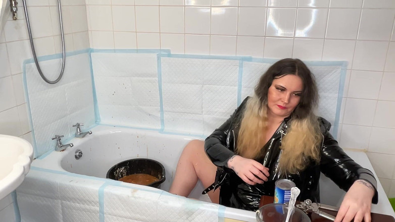 MissFFW: विशालकाय सुन्दर औरत काली पीवीसी पहने हुए जब्ती की चुदाई कर रही है जो बर्बाद हो जाती है