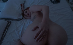 Sis Loves Me: April Reid se neustále bojí svého zadku nevlastního bratra, když...