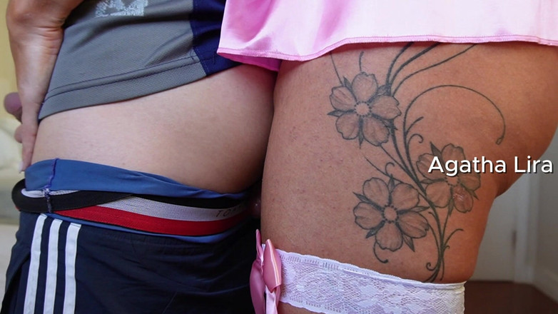 Agatha Lyra: Entré en la boca del culo travieso.