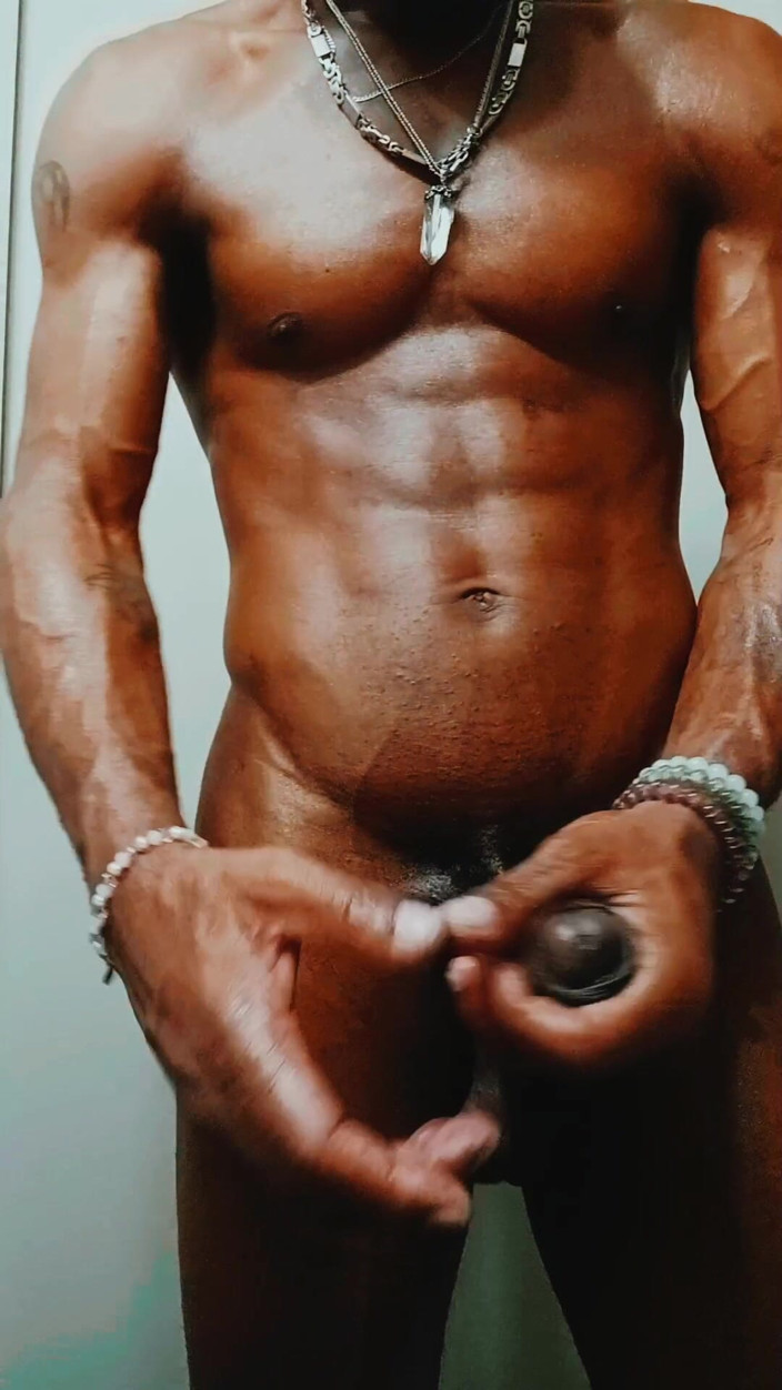 jamaicanbigdick: J’huile ma grosse bite noire