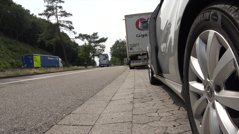 Melina May: TruckstoppのGloryholeファック