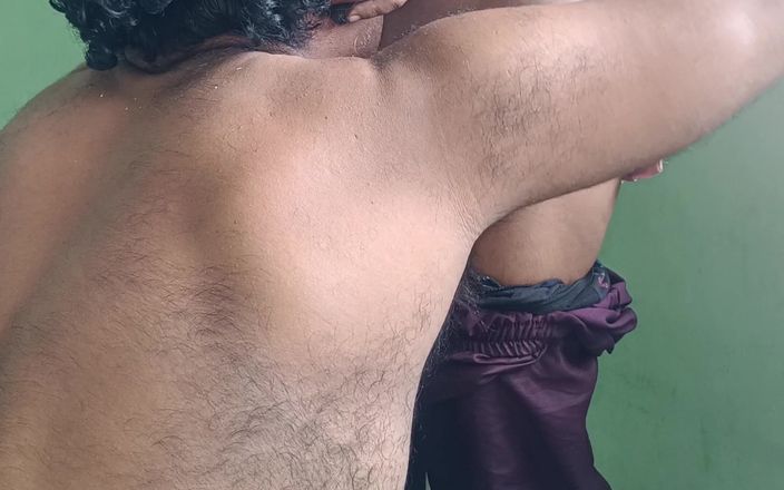 Laxi ammu: Domácí služka si užívá sex ve stoje