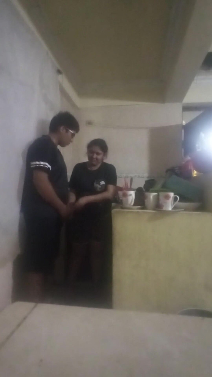 E-Alfa: Empregada fodida na cozinha (minha esposa quase nos descobriu)