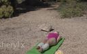 Sheryl X: Yoga all&amp;#039;aperto in collant nella foresta