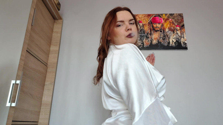 Bastet: Fundição. Fumante peituda secretária candidato faz um striptease e faz...
