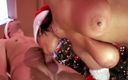 Perv Milfs n Teens: Alexis Silver poartă o ținută obraznică de Moș Crăciun pentru a...