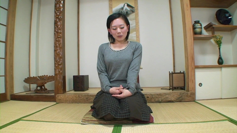 Japan Lust: Mature Japanese eagerly presents her pussy