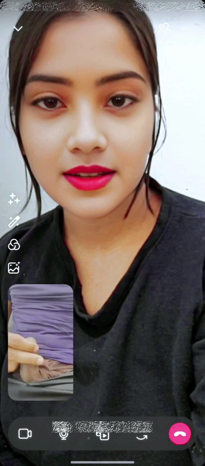 Your_aisha: 漂亮的女学生在whatsuup视频通话中为她的老师展示胸部，热门的Whatssup视频通话性爱聊天xxx视频