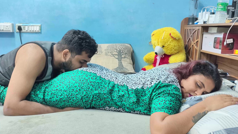 Vaigavarun45: Mallu - esposa gostosa beija o cu no romance por marido