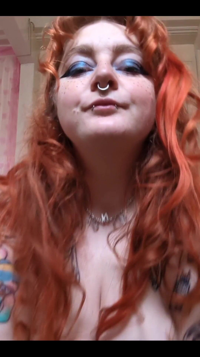 Bunny Royle: Strip-tease et jouer avec mes gros nichons qui rebondissent je...