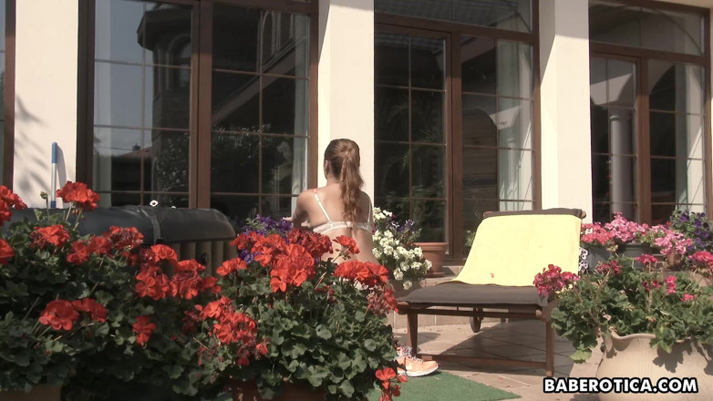Baberotica: Pussy fingering after gym, for horny Daphne Klyde