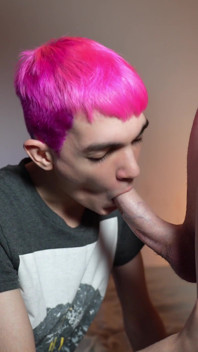 Twink novios Matty y Aiden disfrutan de su acción de mamada