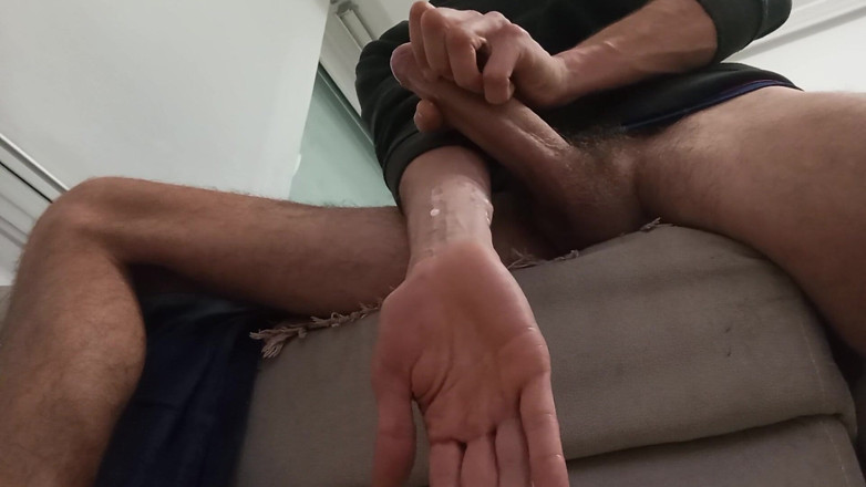 Elvissc: Bu domuz adam sana taşaklarını ve kıllı anüsünü yalaman için...