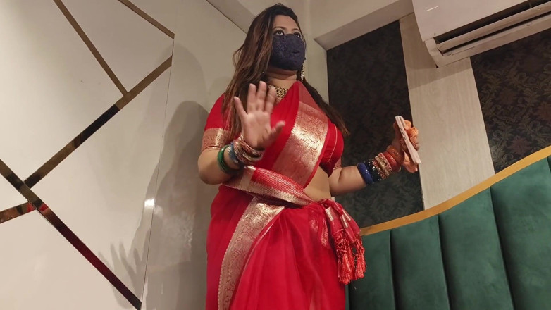 IndianMyra07: La matrigna indiana ha sorpreso il figliastro a masturbarsi con...