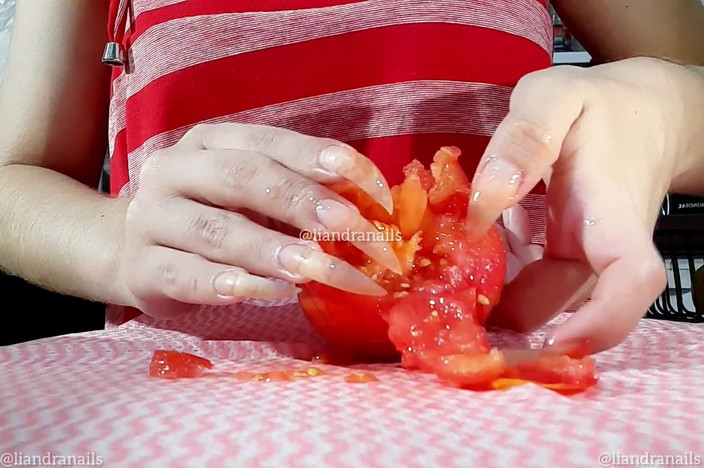 Goddess Li: Menghancurkan Tomat