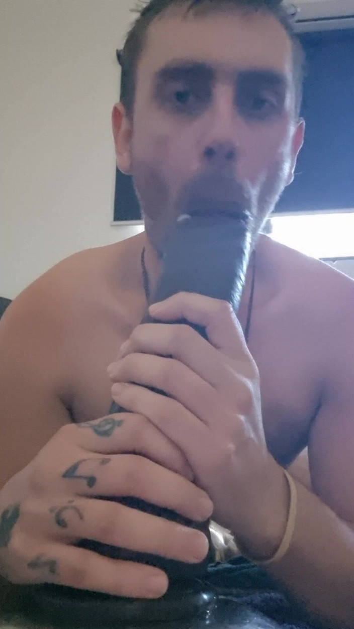 Gecko Lexi: Kote hitam besar menghisap dildo dan bercakap kotor