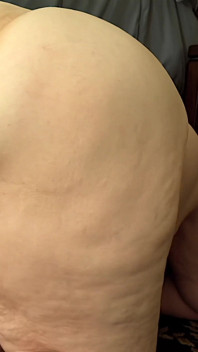 Pau preto masturbando e gozando duro, apenas me assistindo se abrindo, se exibindo, e compartilhando minha bunda, o melhor pornô do mundo