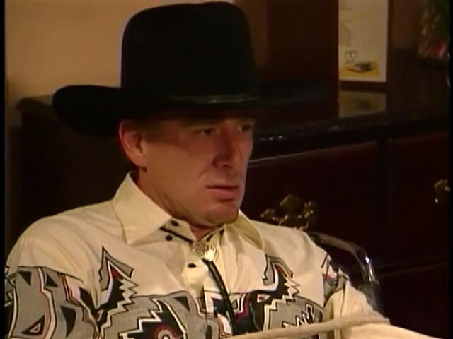 Cumming Soon: Loira gostosa em lingerie cavalga um garanhão de cowboy