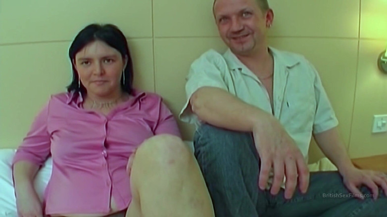 British Sex Films: Bir yabancıyla seksten önce karısını oynuyor