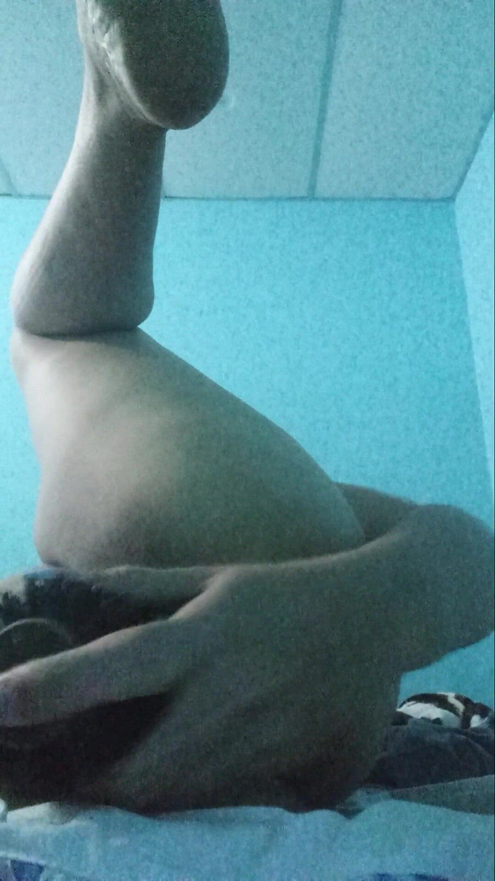 Lobicam: Ich komme in Gushes, ich masturbiere mit einer Haarbürste