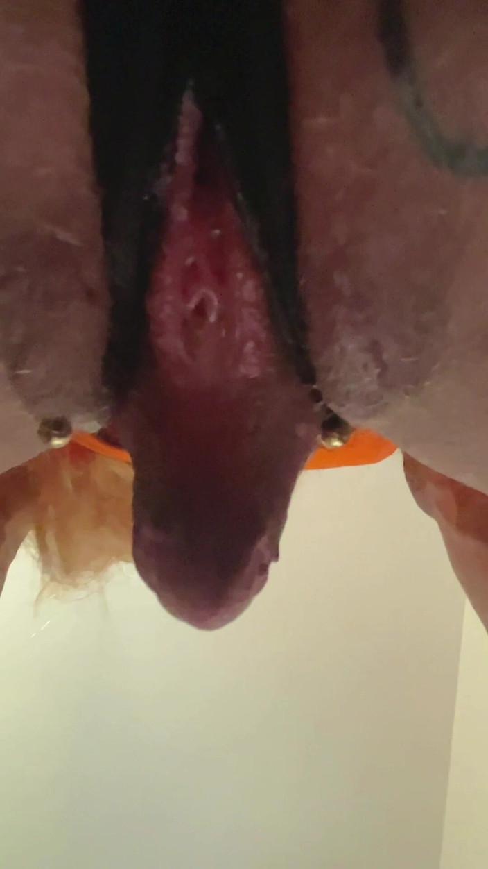 Linda Lobez: Virtual Face Sitting