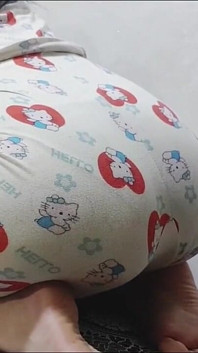 Fată frumoasă cu un corp nebun, iubitul ei o linge în timp ce țipă și se bucură, videoclip sexy