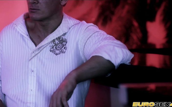 Porn Gutter: Їсть цукерку в клубі