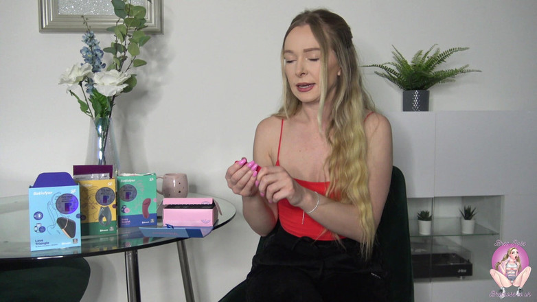 Brea Rose: Memuaskan Mainan Unboxing