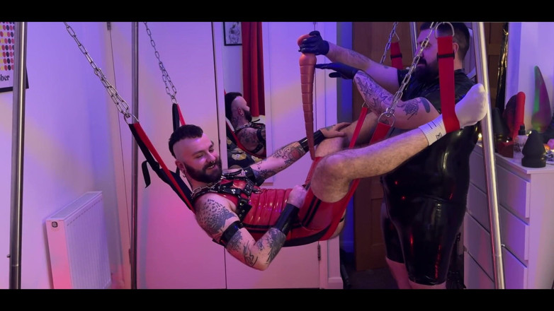 Kross Cumback: Riscaldamento con dildo per il fisting
