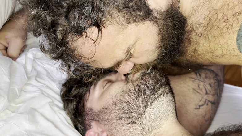 ScruffyStocky: Oso Peludo Domina Y Folla Duro Termina Rompiendo La Cama