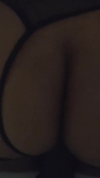 Femboy Üzerine Oturmayı Sever