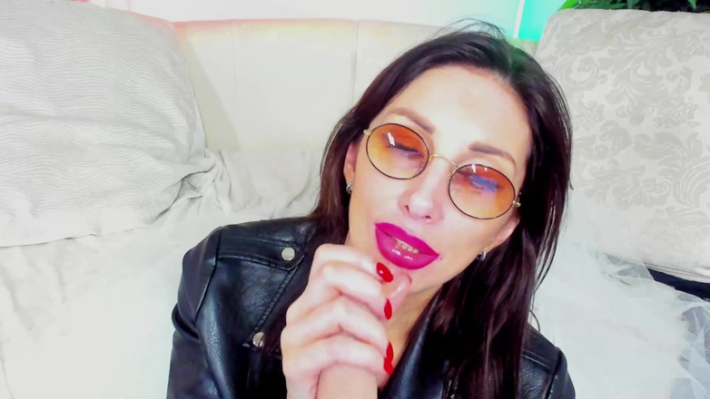 LizaVirgin: Hot Milf a make blowjob in glasses
