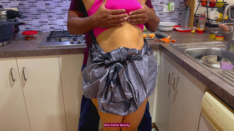 Hot 365 Entertainments: Percintaan Cosplay Lungi - Berkongkek Dengan Pembantu Rumah Saya - Bercium, Seks...