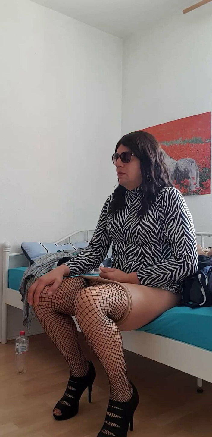 PetraNylon: Мастурбация до прихода доктора