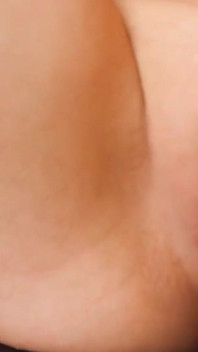 Vollbusige blonde Ketetotas hüpft mit ihren möpsen und muschi Cameltoe
