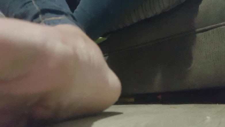 Simp to my ebony feet: Ballbusting tease