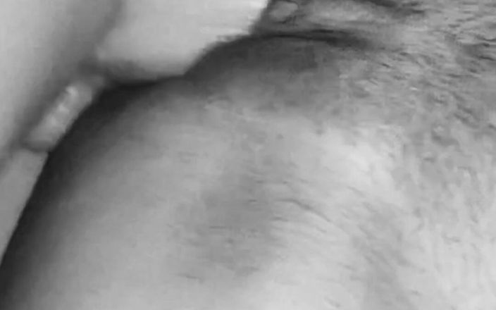 Naughty Throuple 007: Sexo lésbico