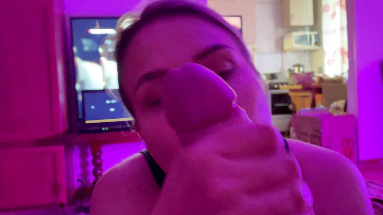 MaryCandy: Amatérská teenagerka miluje lízání zadku a plná hluboké kouření