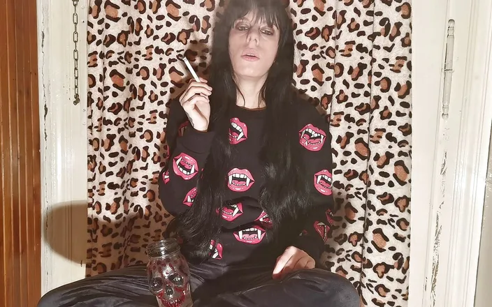 Beth Kinky: Smokint mistress behind the scenes