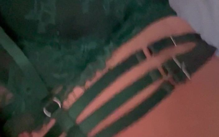 MissDragonfly77: Sexy groene strappy lingerie plaagt