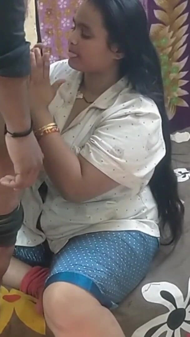 Sonathakur: Napalona Desi Curvy Girl w Różowym Nocnym i Czarnym Staniku -...