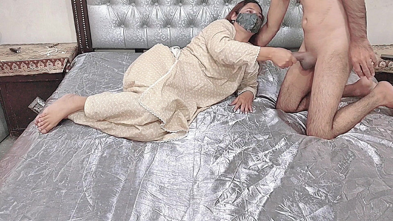 Pakistani CoupleX: Индийская дези бхабхи была безудержная головная боль, поэтому сводный брат осебал ее с хинди аудио, лучший секс в домашнем видео