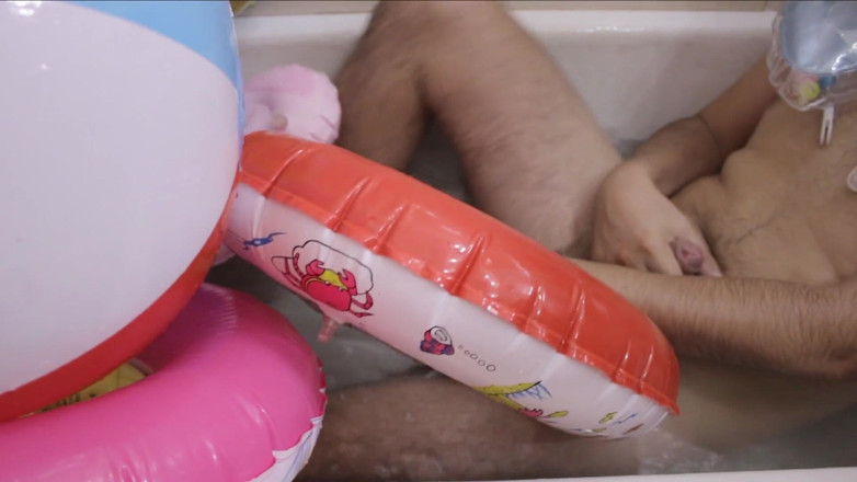 Inflatable Lovers: インフレータブル付きバスルーム
